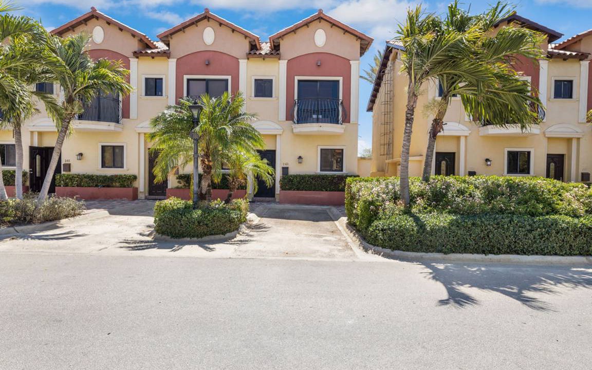 Gold Coast House | 100 m² House ∙ 2 bedrooms ∙ 4 guests