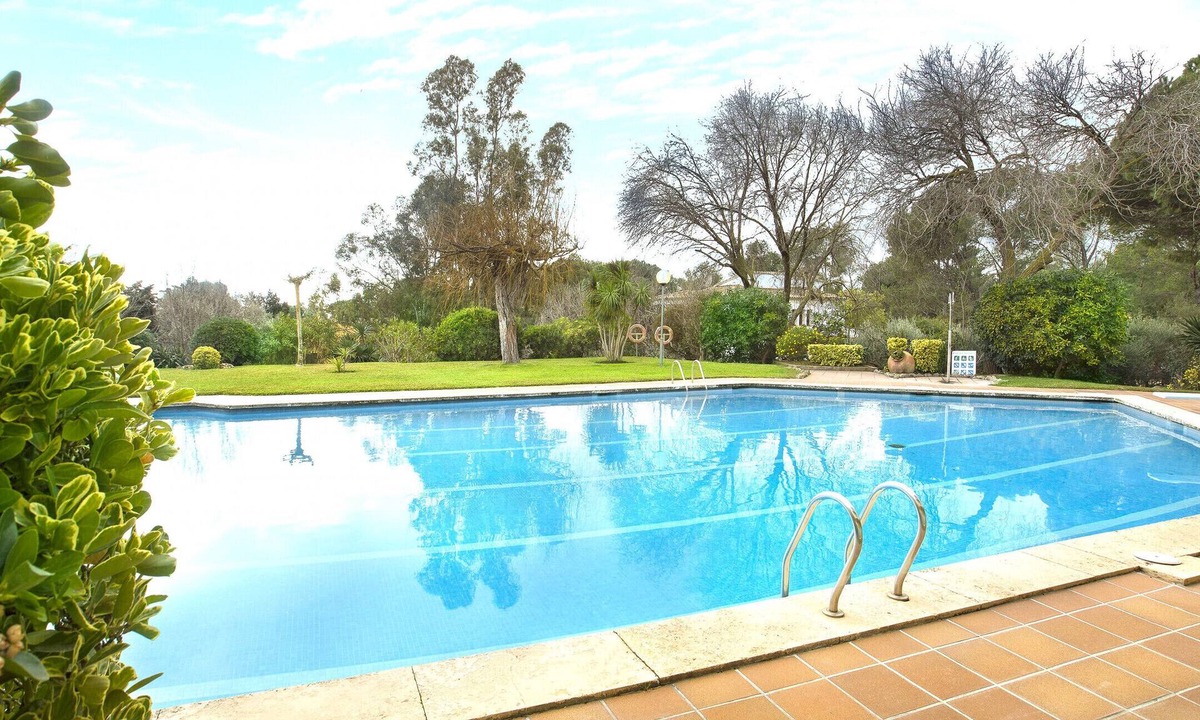 Calella de Palafrugell Apartment | 1CEN A2 -Basic apartment with communal garden and pool, only 800m from the beach of Llafranc