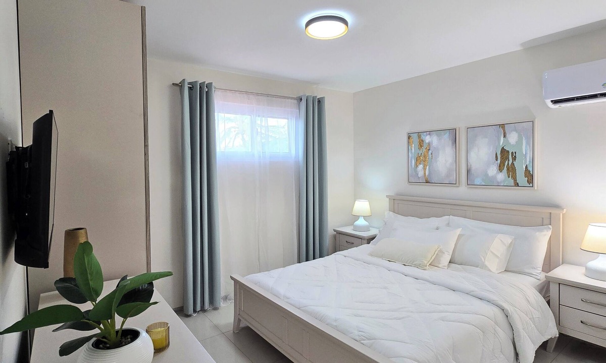 Noord Apartment | 3- Bedroom vacation apartment Aruba, pool, walking distance to Eagle Beach!