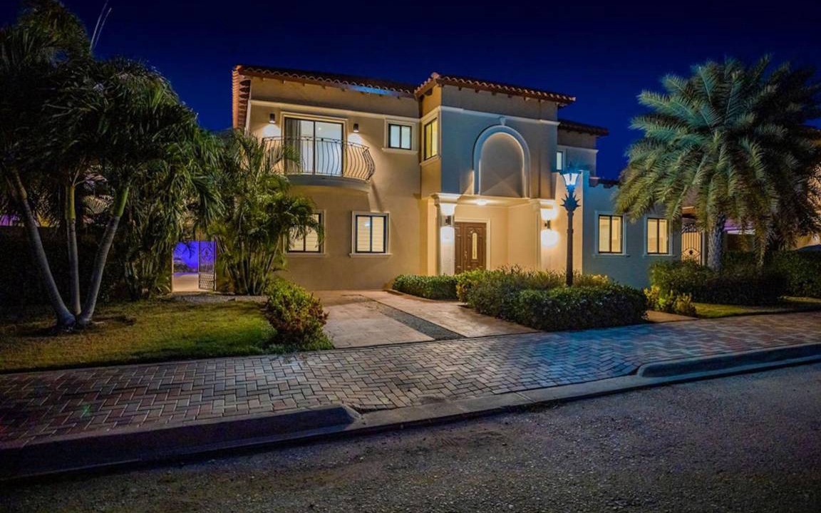 Gold Coast Villa | 300 m² Villa ∙ 4 bedrooms ∙ 8 guests
