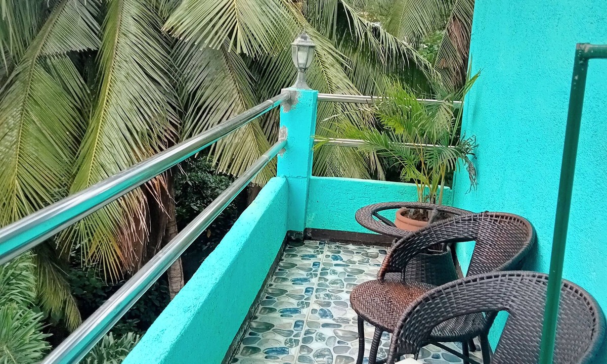 Coron Town Proper Cabin | A budget accomodation with 5 rooms and easy to access to all bars and island tou
