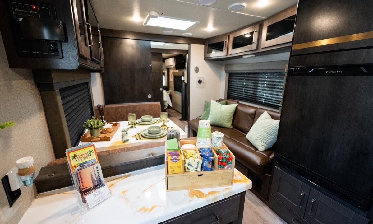 East Tampa House | Aileen Camping Space
