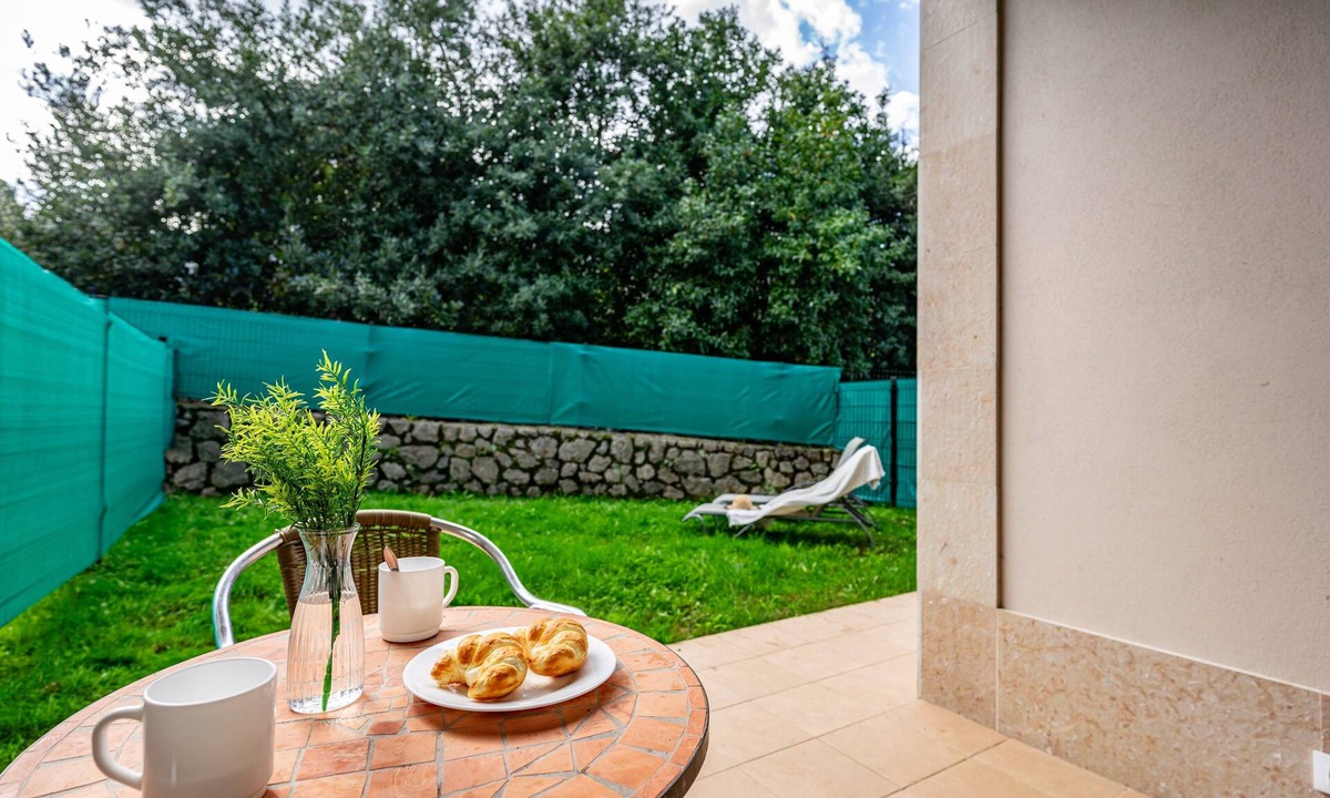 Llanes Apartment | Apartment '2 Jardin 1 - Toró' with Mountain View and Private Garden