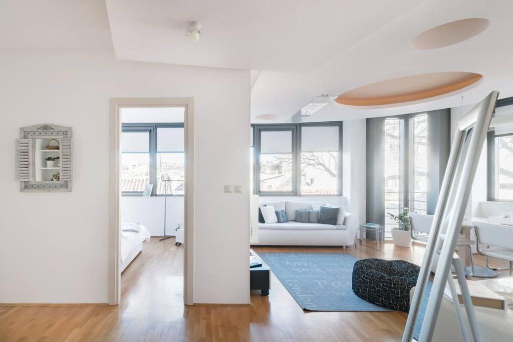 Split Apartment | Apartment Infinity