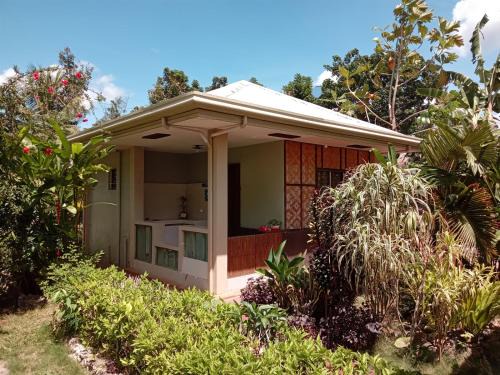 Badian Hostel | Banamboo