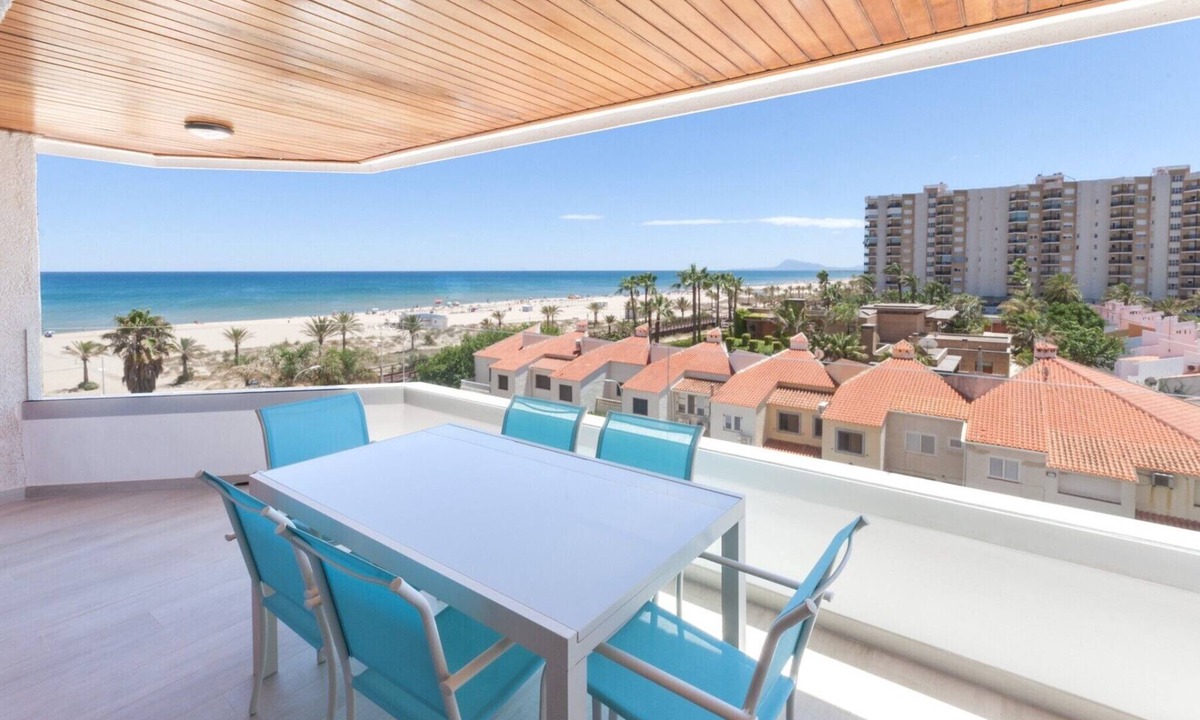 Playa de Gandia Apartment | Beachfront Family Friendly Condo In Gandía - only familias
