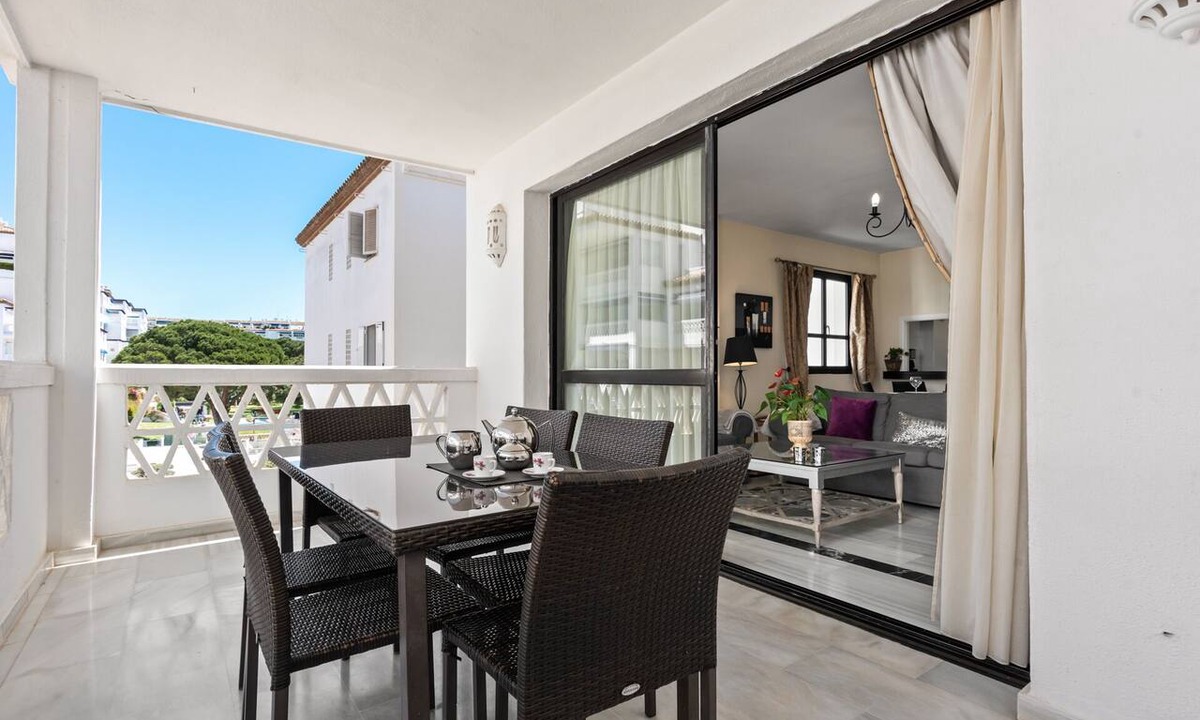 Puerto Banus Apartment | Beachside Puerto Banus Stunning Apartment 212