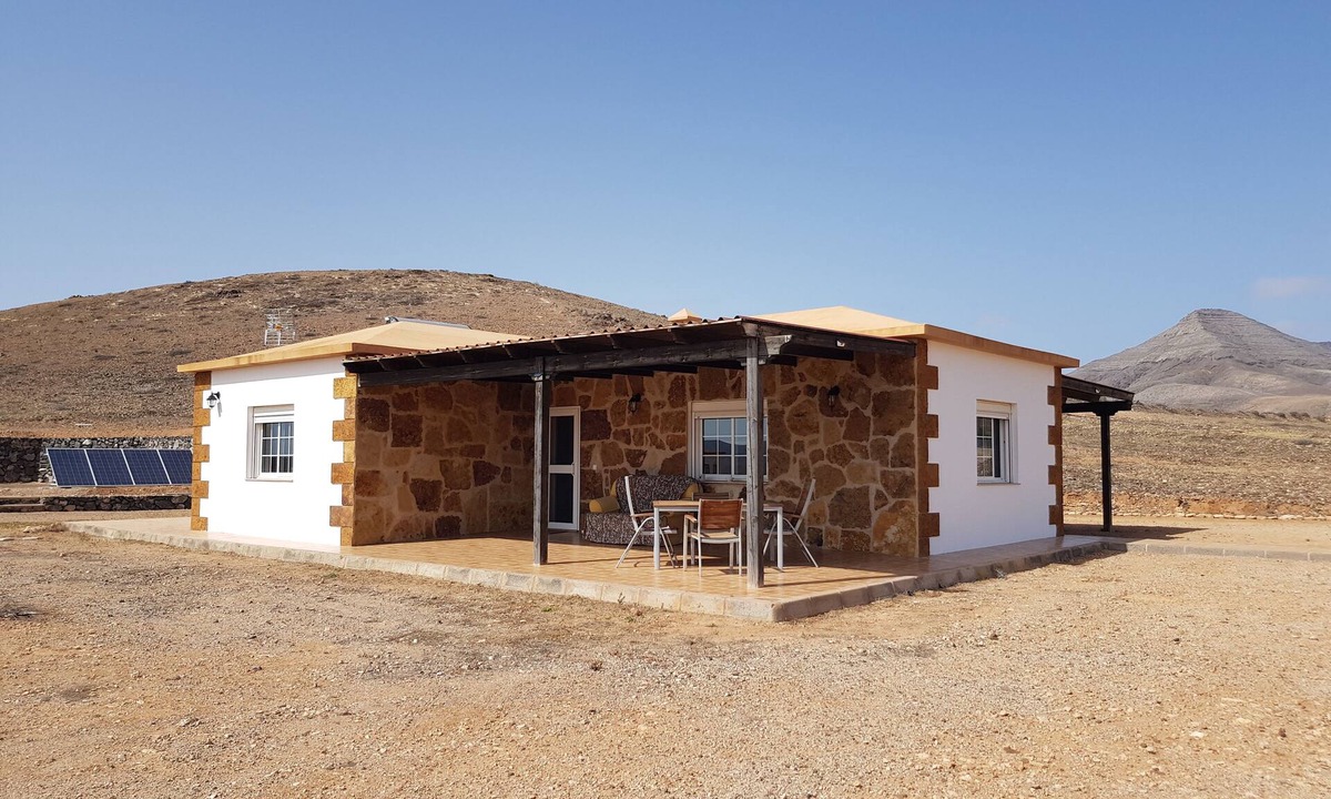 Puerto del Rosario House | Beautiful Bungalow with mountain views