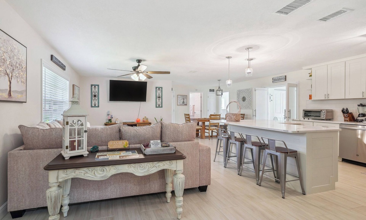 Lecanto Cottage | Bikes, Yard & Fire Pit at Upscale Lecanto Home!
