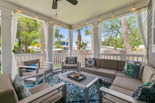 Lincolnville House | Boatyard Oasis - Modern Charm - Mins to Downtown