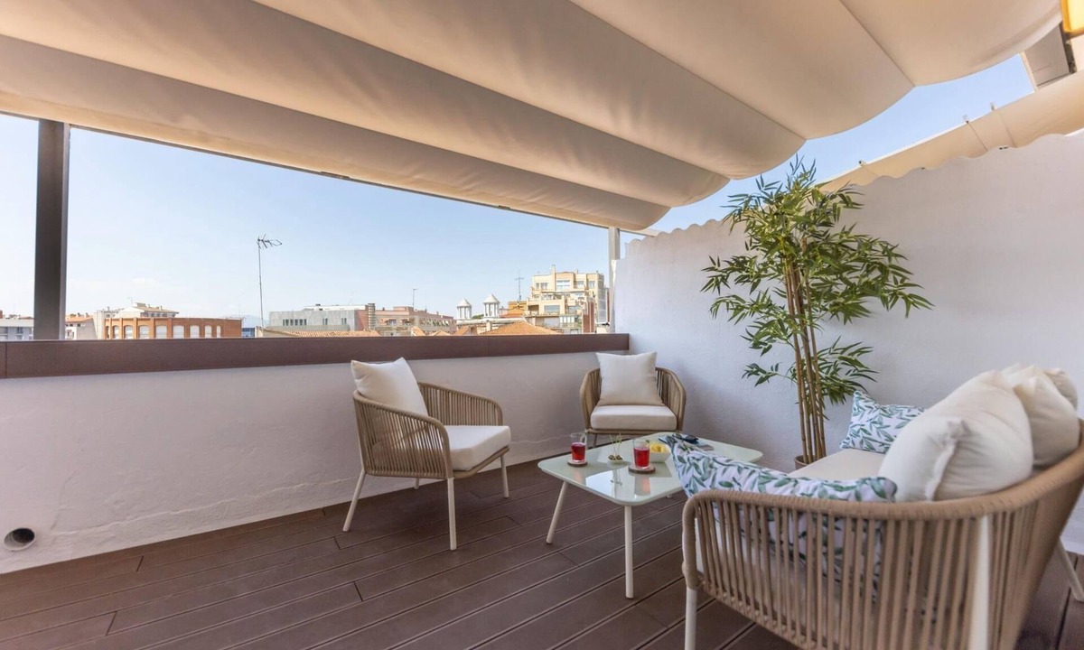 el Mercadal Apartment | Bravissimo Eiximenis, beautiful terrace and views