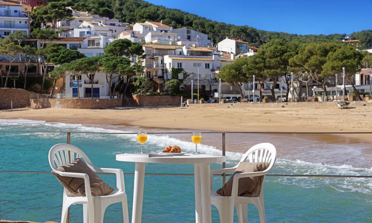 Tamariu Apartment | Bright apartment on the beach with sea views, ideal for relaxing with the family