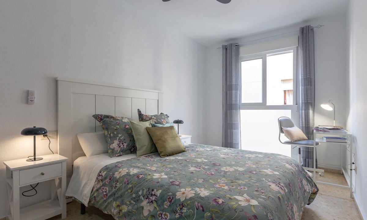 El Molinillo Apartment | Bright apartment with terrace and parking in the center