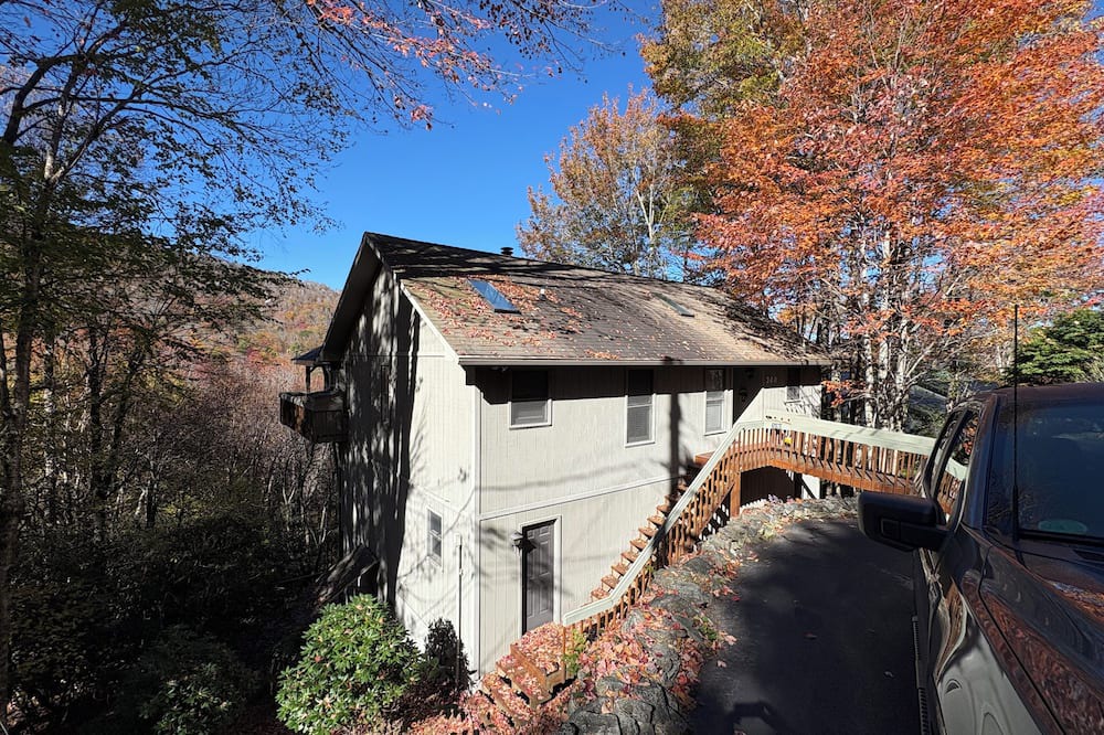 Charter Hills House | C-114 Discounted Concert Packages! Four Bs on Beech Mountain