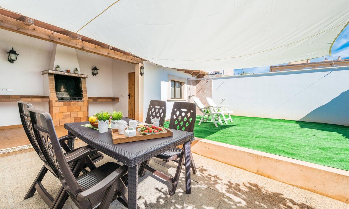 Santanyi House | CA NA DORA - Chalet with private garden in Santanyi. Free WiFi