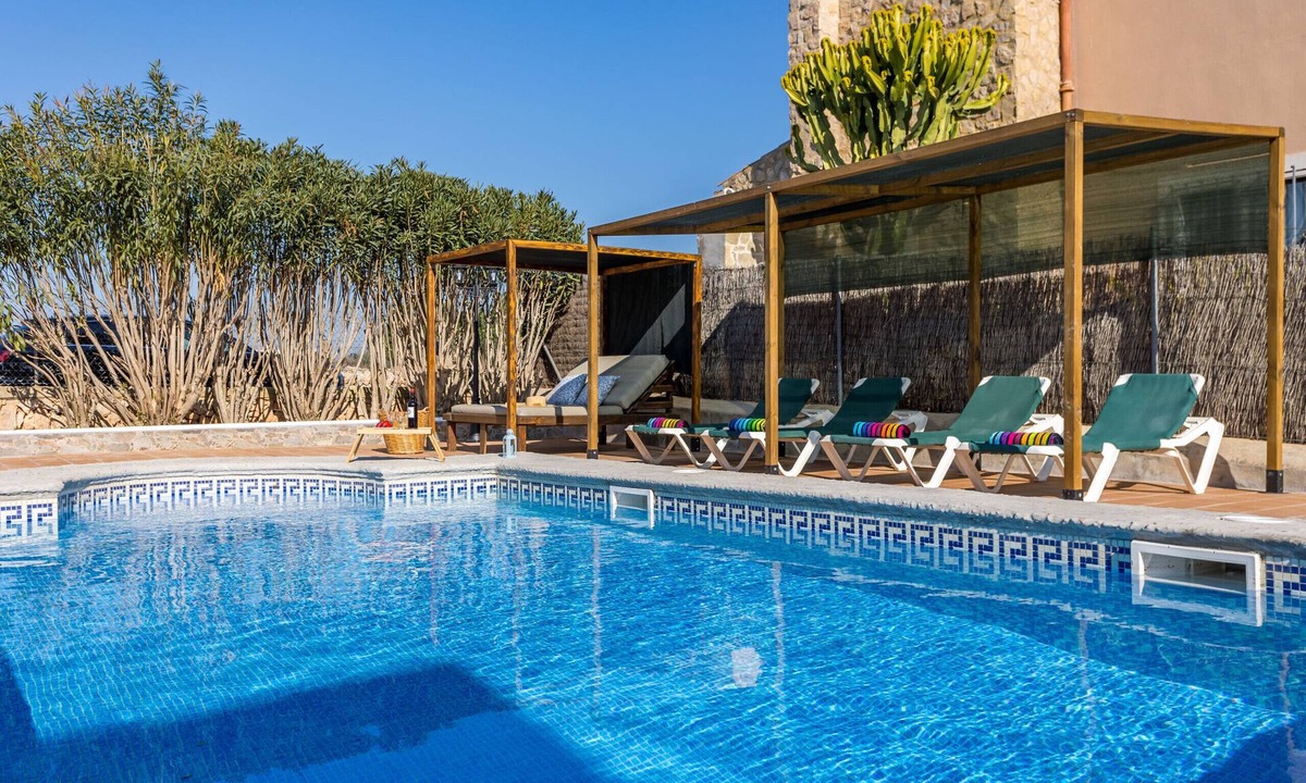 Portopetro Ski Chalet | Casa Far bright and cozy vacation home with pool in Porto Petro