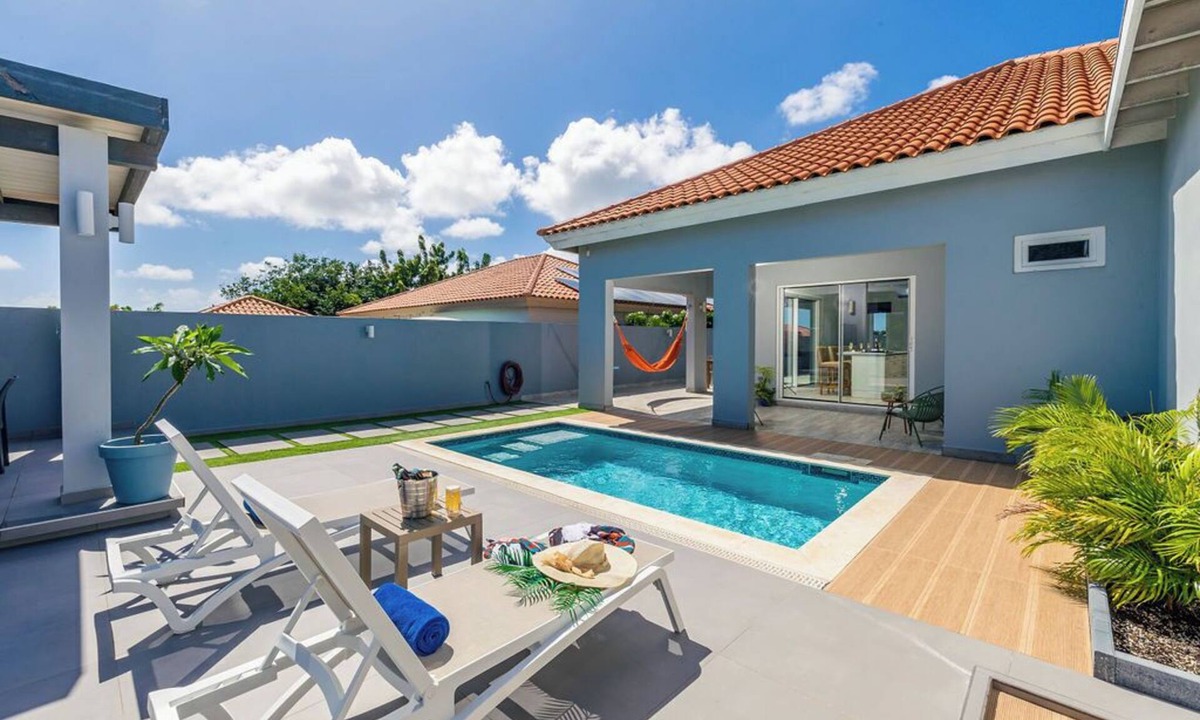 Oranjestad Villa | Casa HooibergPrivate Pool,Gazebo & Near Beaches