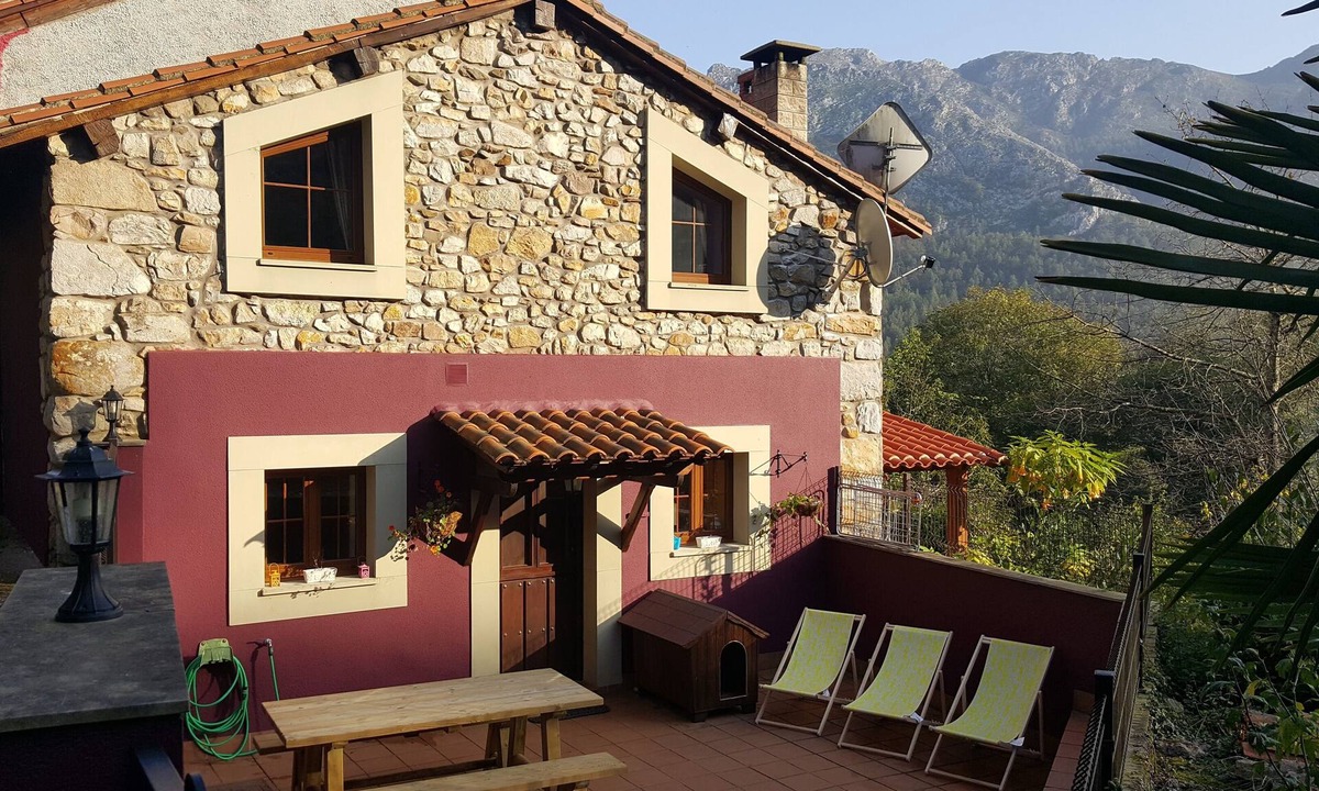 Prado House | Charming House in Ribadesella. Sea and Mountains for up to 4 people