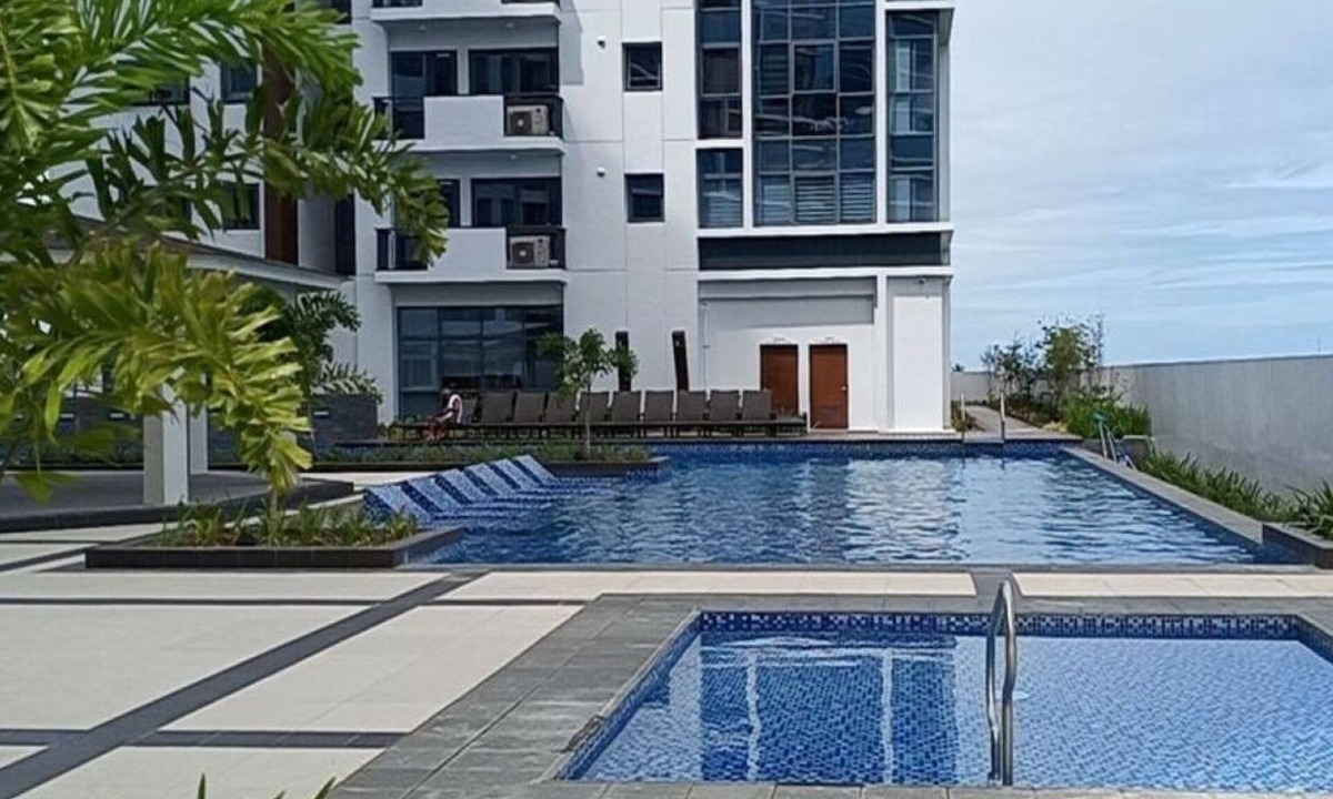 Lapu-Lapu Condo | Condo by the Beach OMP Mactan Int'l Airport, 2 bedrooms/2 baths sleeps 7 guests