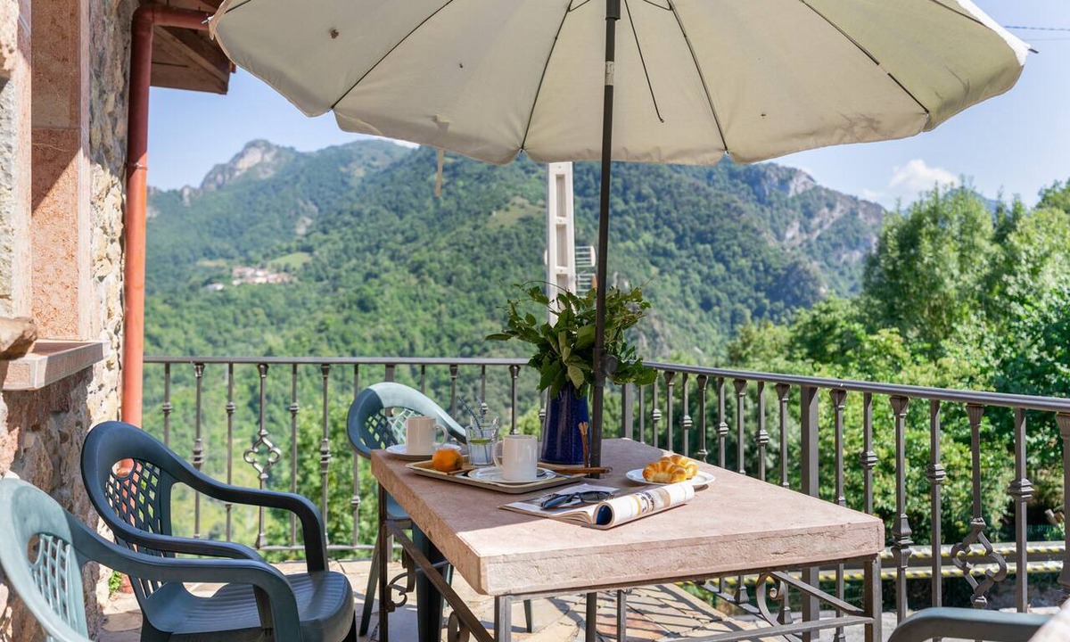 Somiedo Municipality House | Country House 'Casa de Aldea La Quintana' with Mountain Views