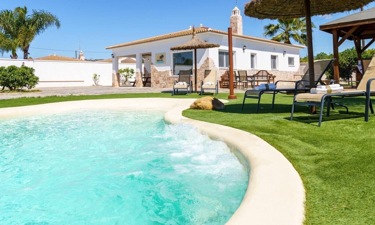 Cartama House | Country House Serrano – Private Villa with Heated Pool, Minigolf, Ping Pong, Basketball