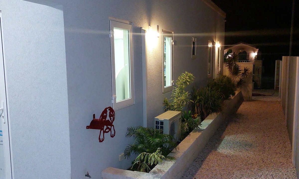 De Bruynewijk House | Cozy private one bedroom 3 minutes from the beach and the famous Flying Fishbone