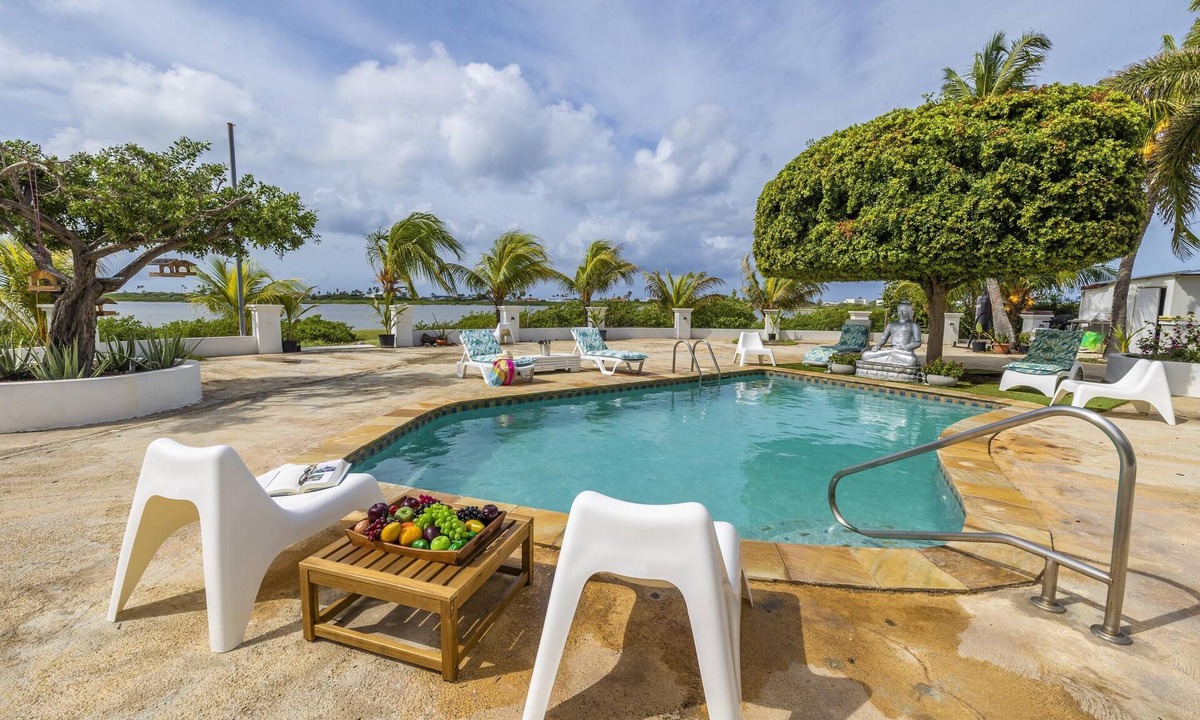 Malmok Apartment | Cozy Studio Great Location Pool Walk 2 Beach