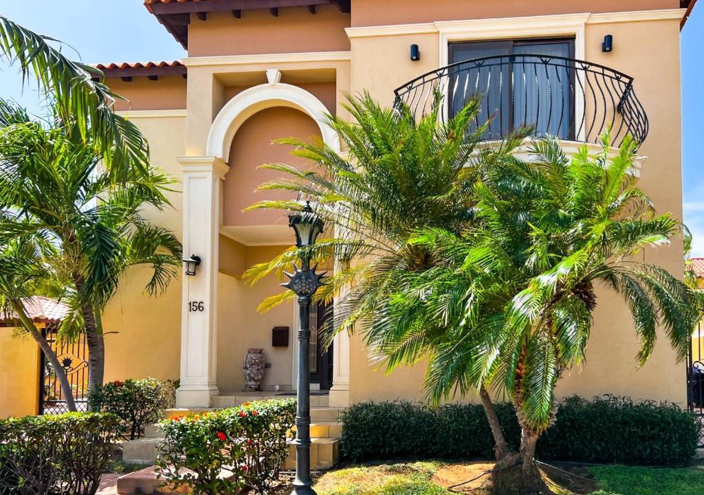 Gold Coast Villa | Diamante 156 Luxury Villa in Gold Coast 3 Community Pools