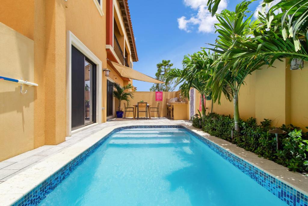 Gold Coast Apartment | Diamante 235-A