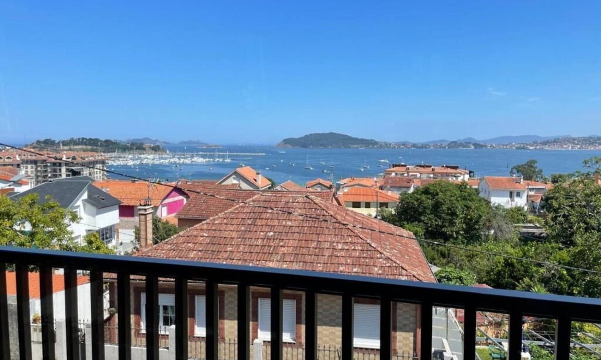 Baiona Apartment | Duplex with Shared Pool, Ribeira