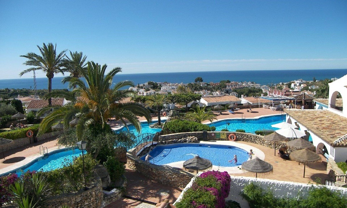 Nerja Apartment | El Capistrano, Nerja 2 bedroom apartment with south facing private garden