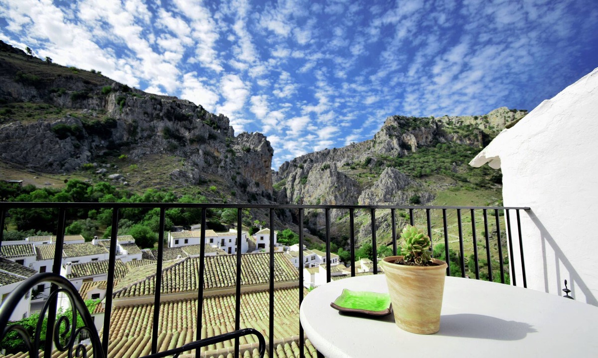 Zuheros Cottage | El Orgullo rural house, with terrace and impressive views of the Bailón Canyon.