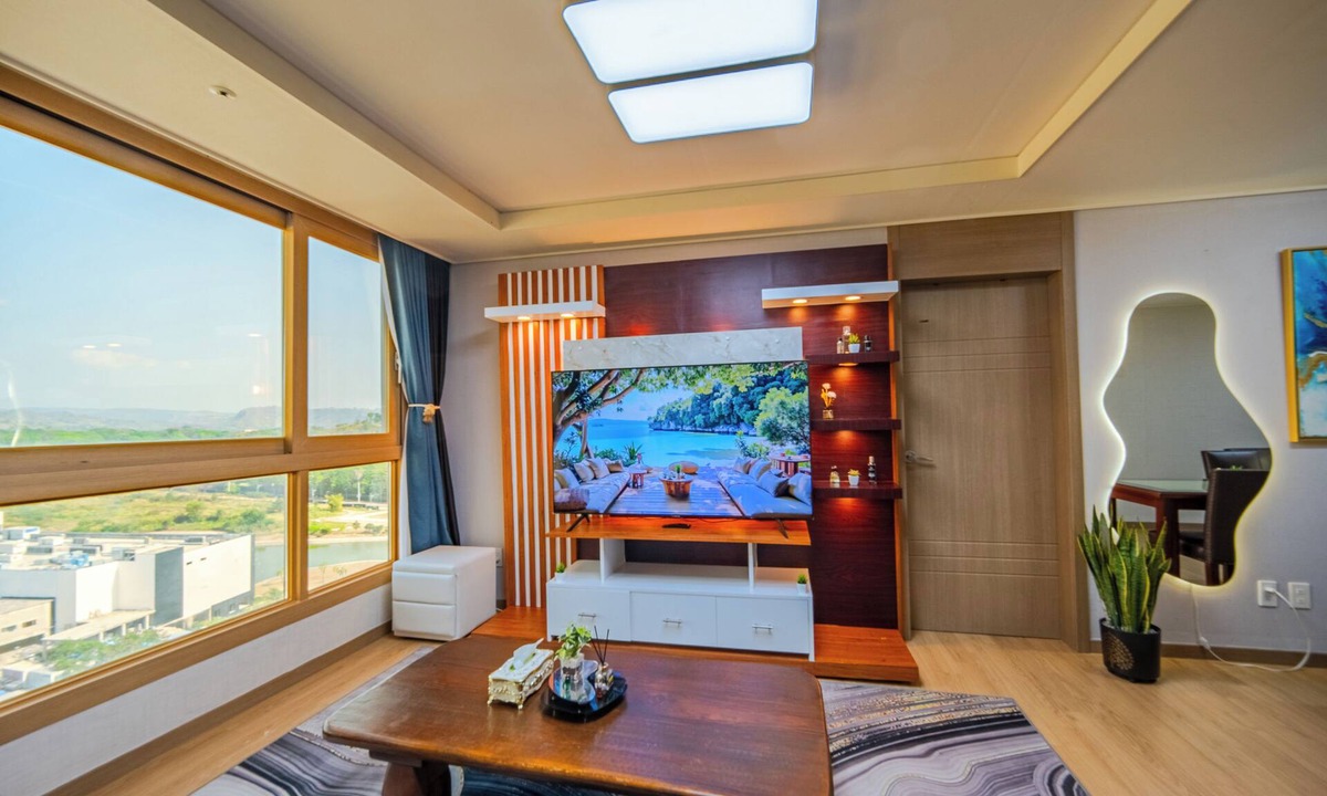 Clark Freeport Condo | Elegant 2BR Luxury Staycation in Clark - High View - Mountain and Lake View