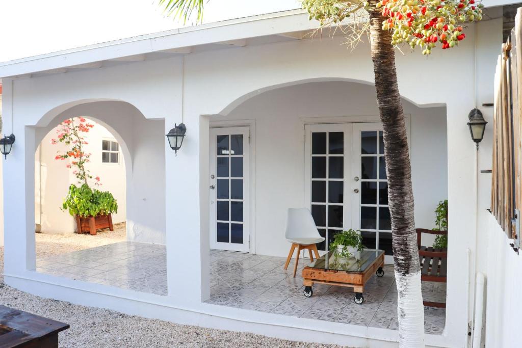 Santa Cruz Apartment | Embrace Aruba Vacation Rentals