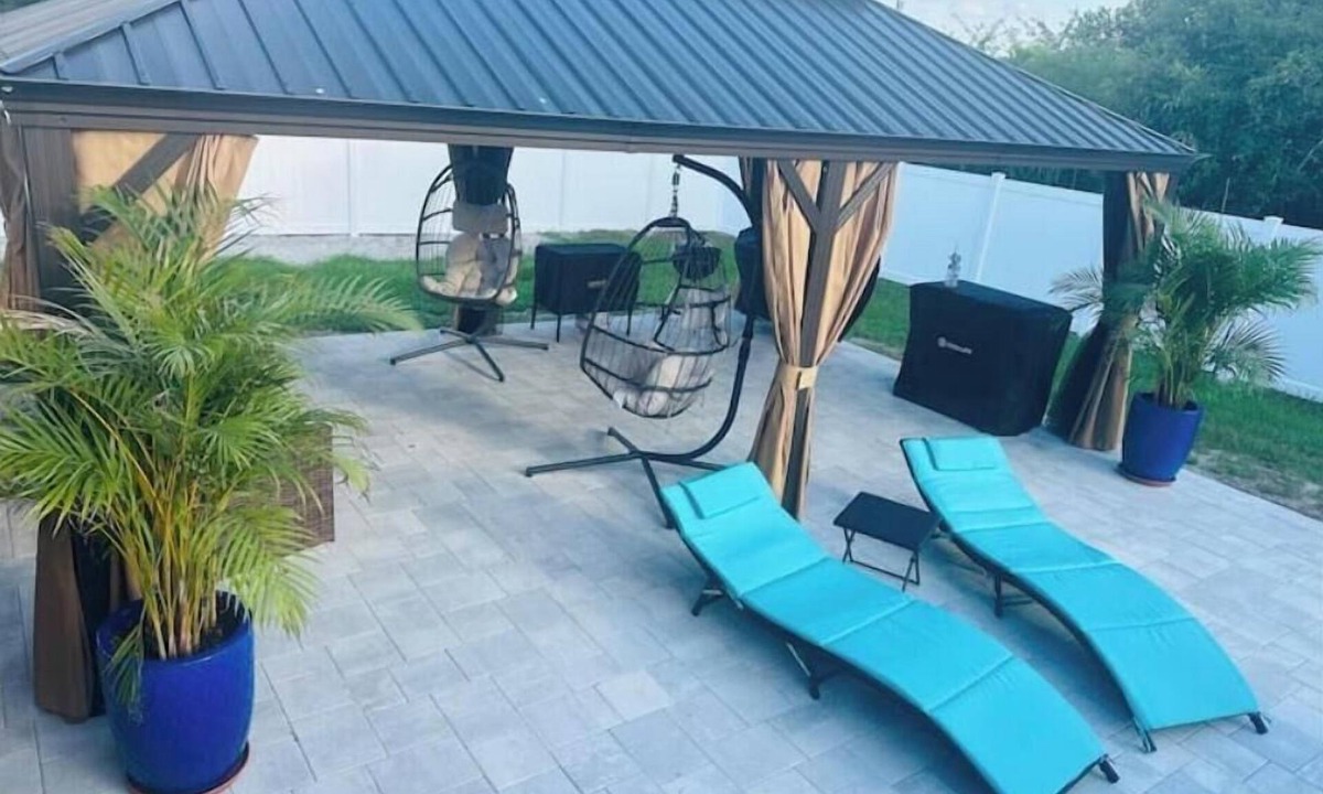 Weeki Wachee House | Heated Pool with saltwater system 1.6 mi to Weeki Wachee