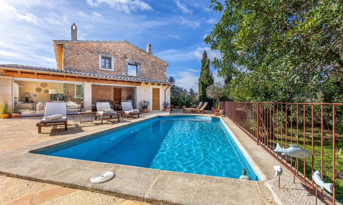 Llevant House | Holiday Home 'Finca Som Llum' with Mountain View, Wi-Fi and Air Conditioning