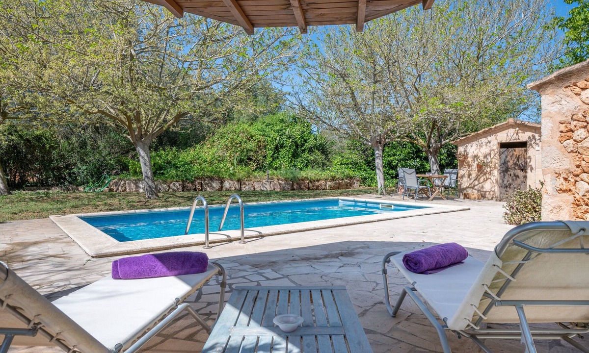 Algaida House | Holiday Home Ses Tendes with Wi-Fi, A/C, Pool, Garden & Terrace; Parking Available