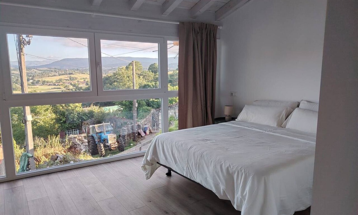 Udias House | Holiday Home 'Vista Udias' with Mountain Views and Wi-Fi
