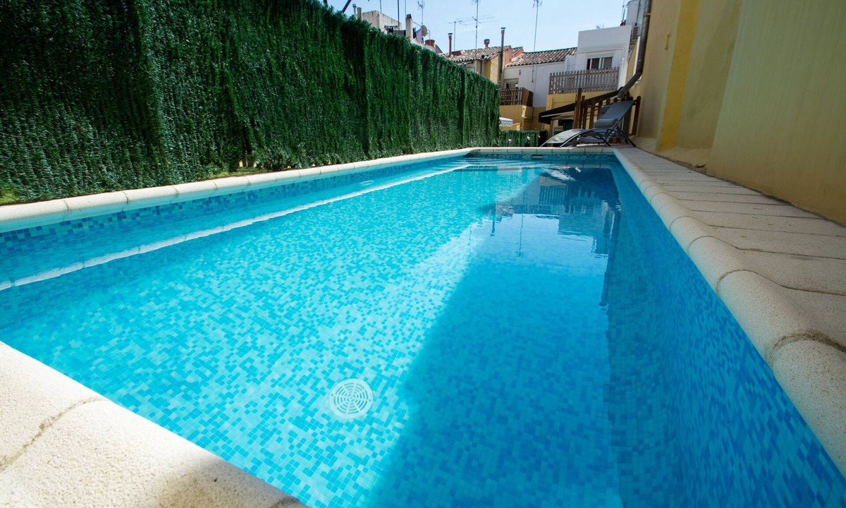 Calella House | House in the city center with private pool only 400 meters from beach