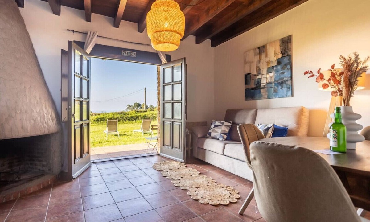 Lloreda House | Infinite autumn in the Asturian coast with family