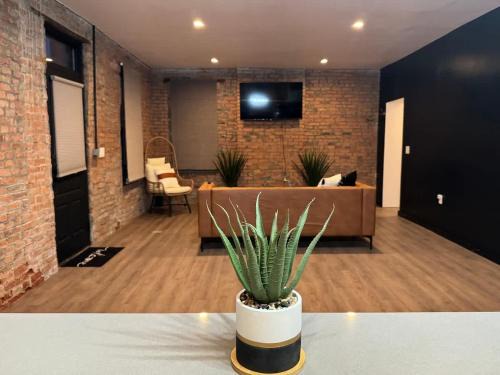 Italian Village House | Jungle Jive by Jungle House Walk to High Street Downtown & Short North 5 800 Reviews Free Parking Near Convention Center Nationwide Arena & Ohio State