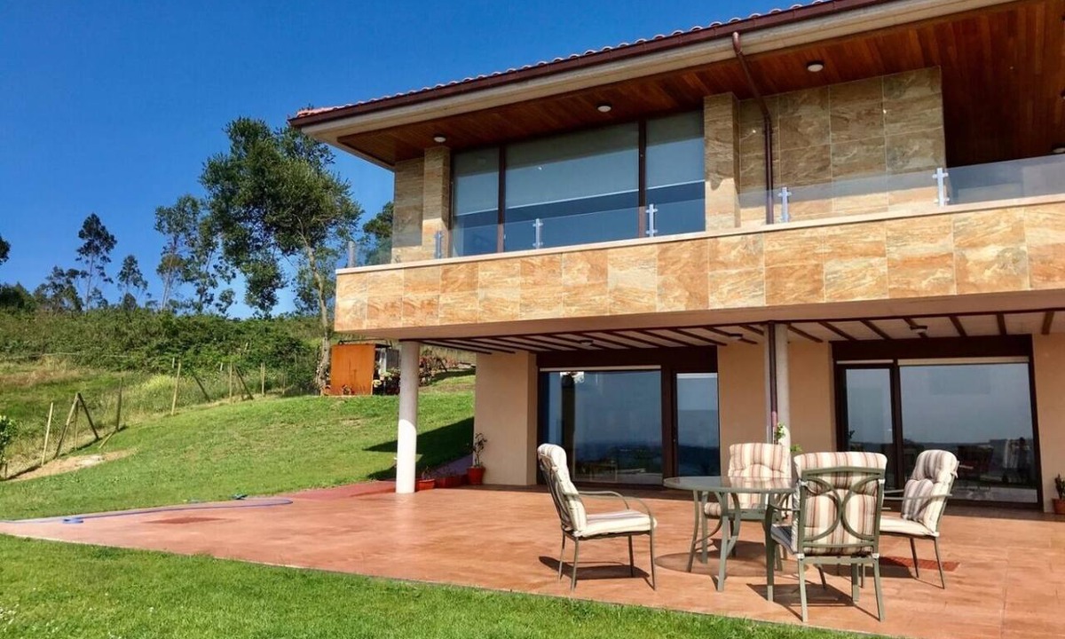 Trasvia Apartment | La Gloria Bendita - apartment with garden in Comillas (Cantabria)