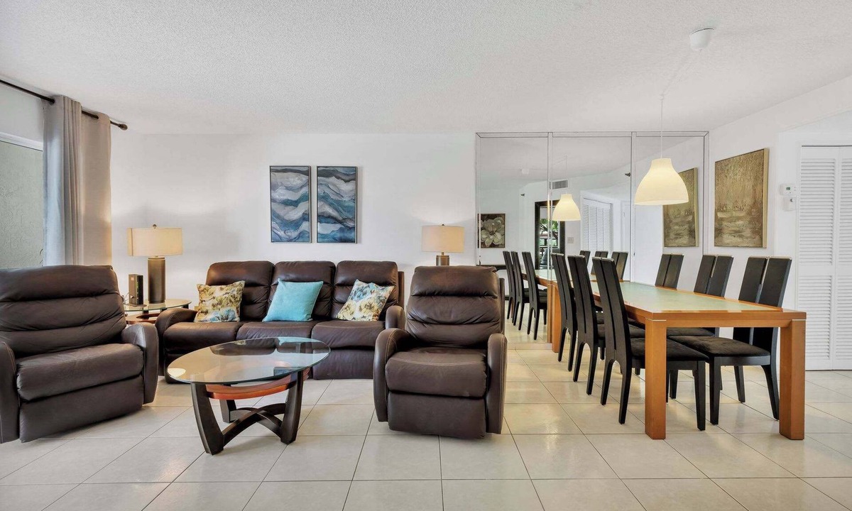 Sunny Isles Beach Apartment | Le Frontenac 204 STR-01054