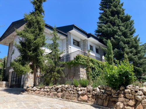 Navacerrada House | Los Cedros, gran chalet con piscina en Navacerrada