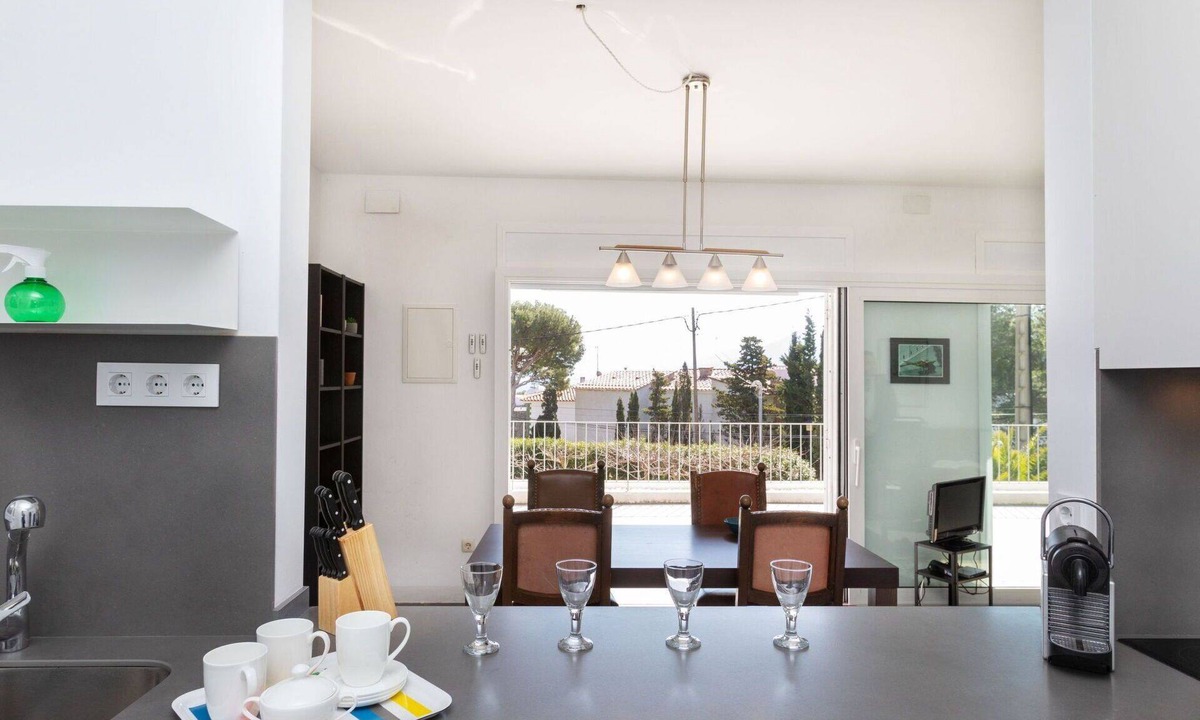 Llanca Apartment | Lovely apartment for 5 people with WIFI, TV and terrace