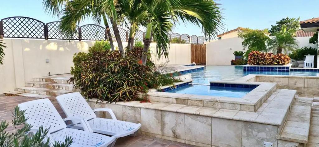 Malmok Apartment | Lovely Malmok Beach Studio with Private Entrance