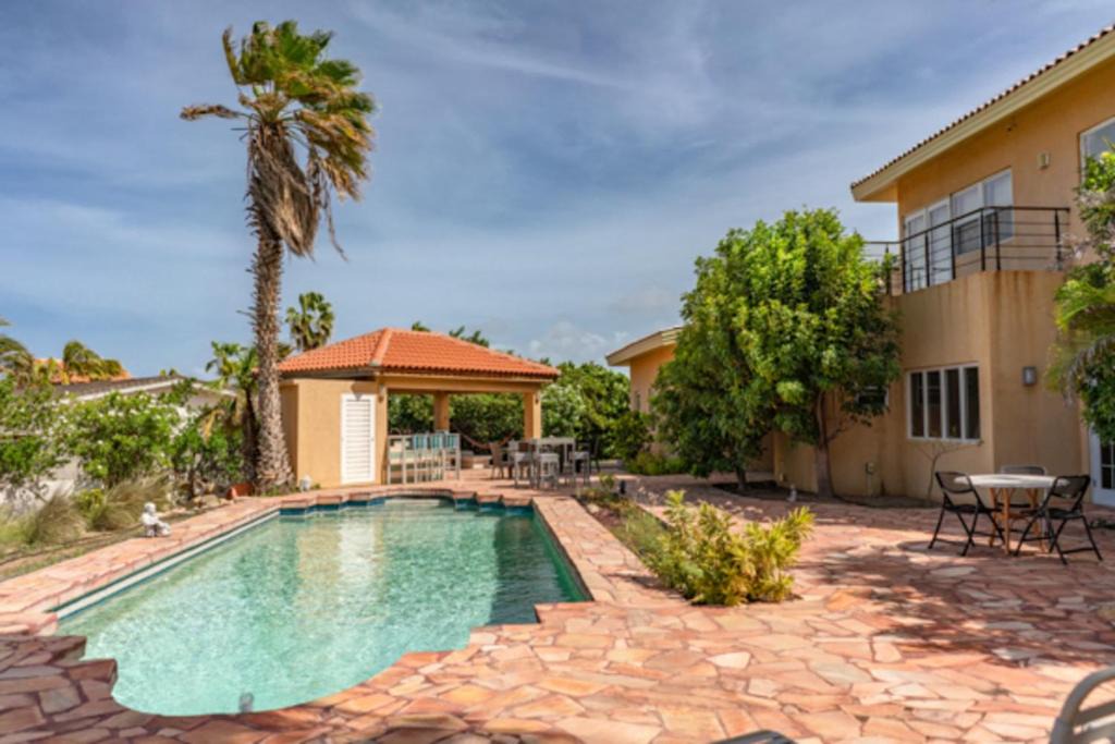 Malmok Villa | LUX PRIVATE VILLA I STEPS AWAY FROM MALMOK BEACH