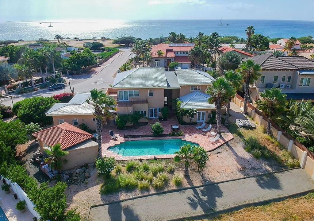 Malmok Villa | LUX PRIVATE VILLA I STEPS AWAY FROM MALMOK BEACH