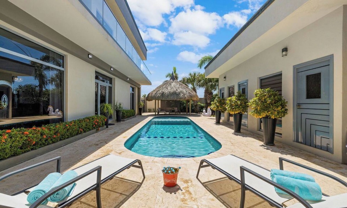 Noord Villa | Magical Oasis ~ 6BR w/Large Pool & Gazebo ~ Views