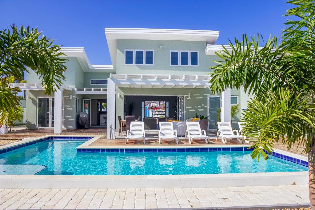 Malmok Villa | Malmok Beach Break Villa